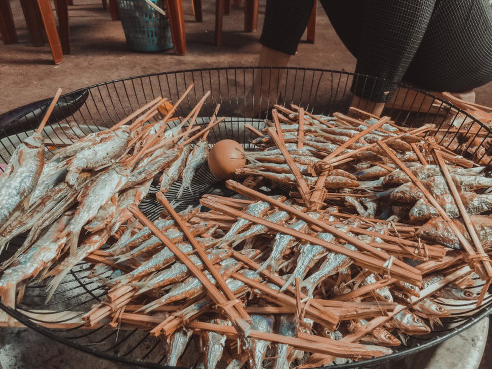 Tôi mê lắm màu áo xanh của hồ Ba Bể - Ảnh 4. Tôi mê lắm màu áo xanh của hồ Ba Bể - Ảnh 4.