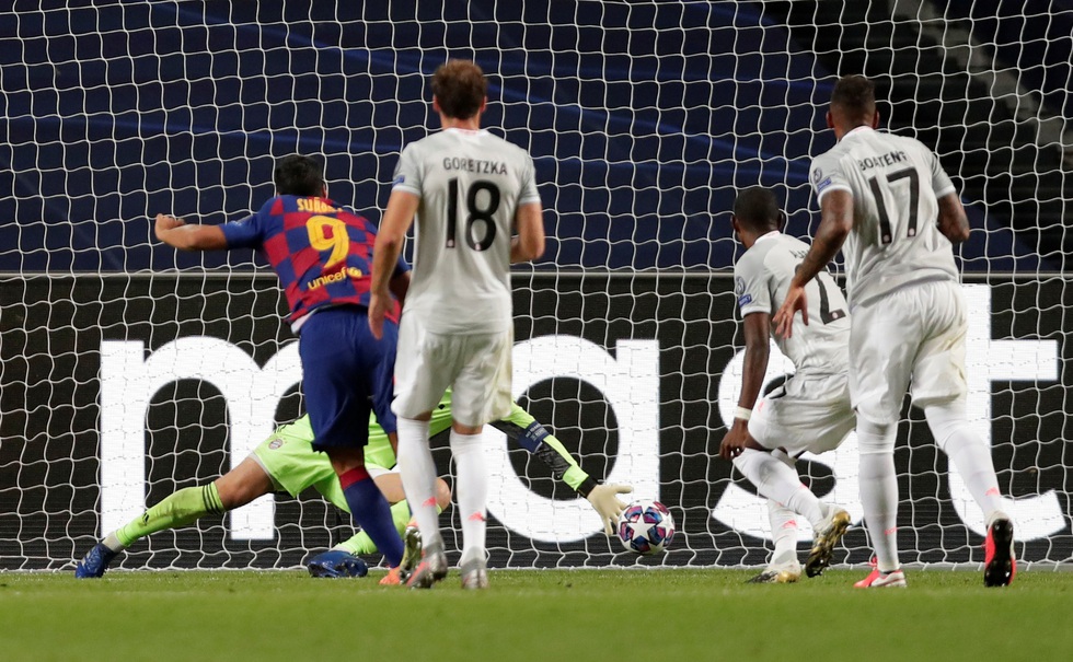 Messi lại vuốt mặt và những khoảnh khắc ấn tượng trận Bayern vùi dập Barca - Ảnh 8. Messi lại vuốt mặt và những khoảnh khắc ấn tượng trận Bayern vùi dập Barca - Ảnh 8.