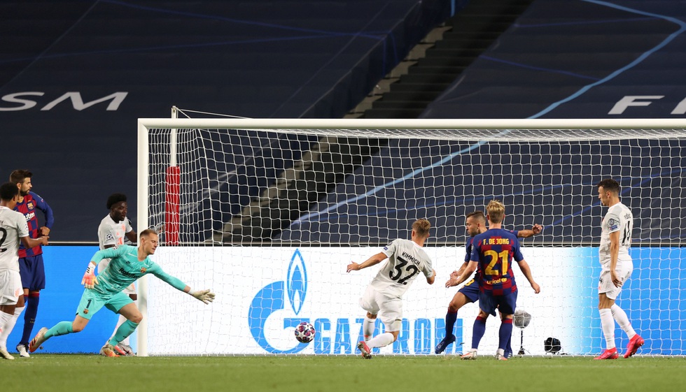 Messi lại vuốt mặt và những khoảnh khắc ấn tượng trận Bayern vùi dập Barca - Ảnh 10. Messi lại vuốt mặt và những khoảnh khắc ấn tượng trận Bayern vùi dập Barca - Ảnh 10.
