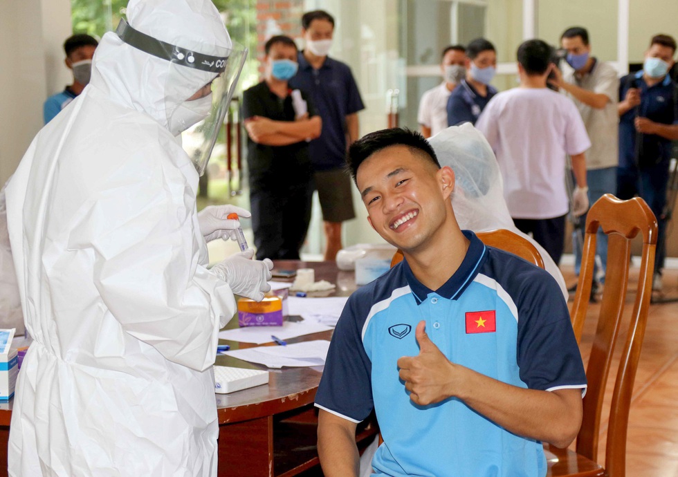 U22 Việt Nam chính thức tập trung, nín thở chờ kết quả xét nghiệm COVID-19 - Ảnh 6. U22 Việt Nam chính thức tập trung, nín thở chờ kết quả xét nghiệm COVID-19 - Ảnh 6.