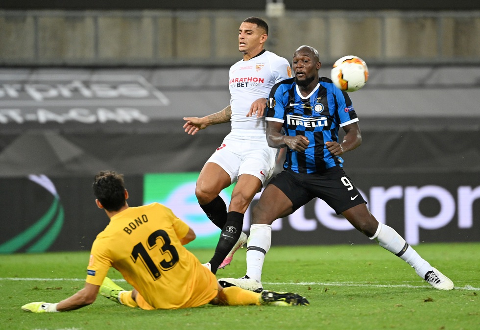 Khoảnh khắc Lukaku từ người hùng hóa tội đồ ở chung kết - Ảnh 7. Khoảnh khắc Lukaku từ người hùng hóa tội đồ ở chung kết - Ảnh 7.