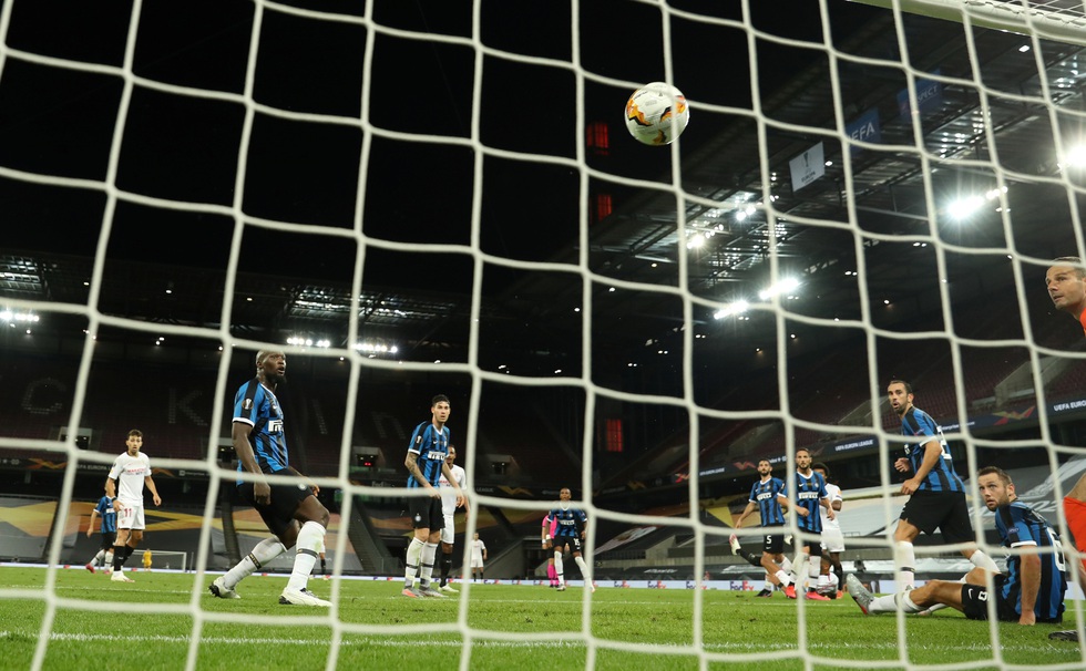 Khoảnh khắc Lukaku từ người hùng hóa tội đồ ở chung kết - Ảnh 10. Khoảnh khắc Lukaku từ người hùng hóa tội đồ ở chung kết - Ảnh 10.