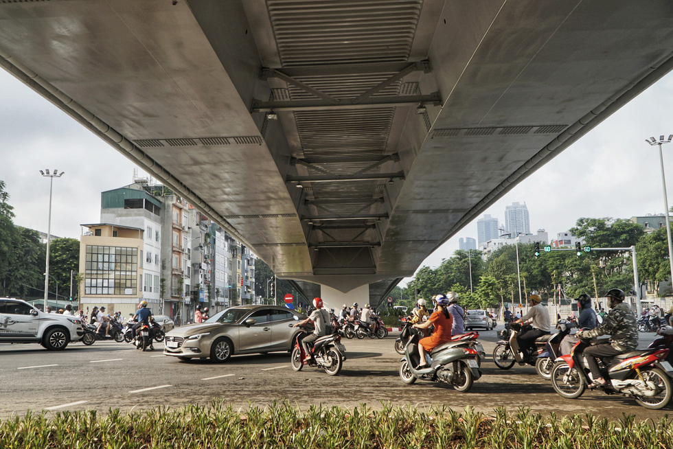Hà Nội thông xe cầu vượt 560 tỉ đồng - Ảnh 6.