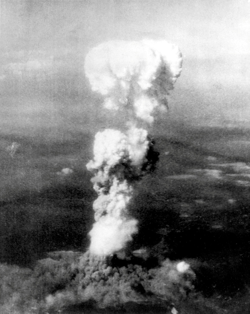 Nhật Bản tưởng niệm 75 năm vụ ném bom nguyên tử ở Hiroshima - Ảnh 9. Nhật Bản tưởng niệm 75 năm vụ ném bom nguyên tử ở Hiroshima - Ảnh 9.