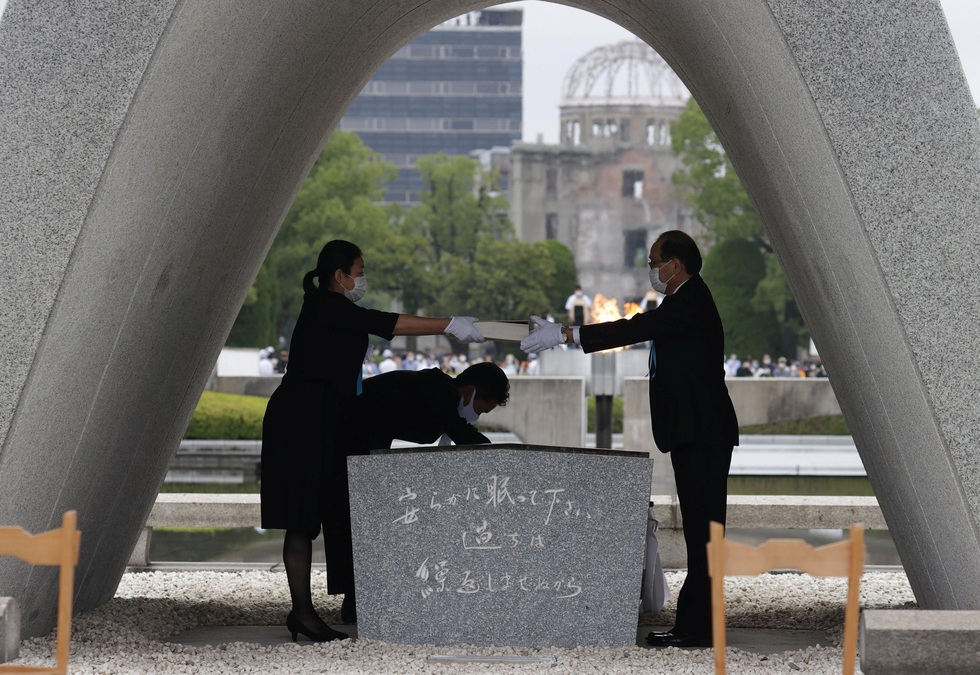 Nhật Bản tưởng niệm 75 năm vụ ném bom nguyên tử ở Hiroshima - Ảnh 3. Nhật Bản tưởng niệm 75 năm vụ ném bom nguyên tử ở Hiroshima - Ảnh 3.