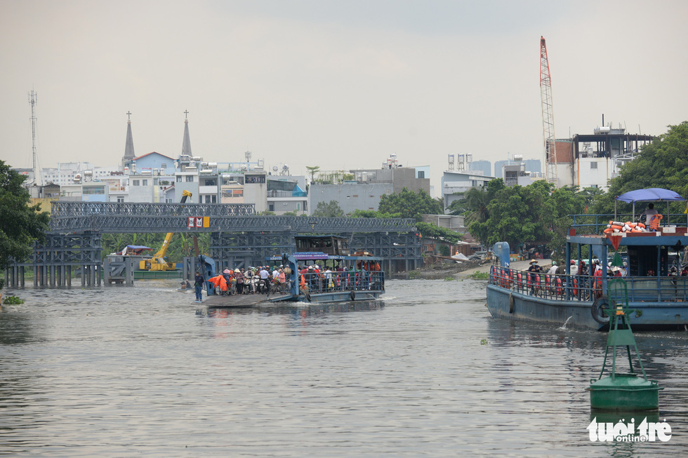 The Vu Lan season visits the 200-year-old Phu Chau Floating Temple located in the middle of the Ben Cat River - Saigon - Photo 3.