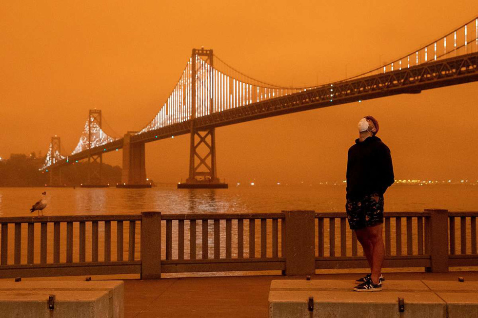 Bầu trời vùng Bay Area, California rực màu cam lửa - Ảnh 1.