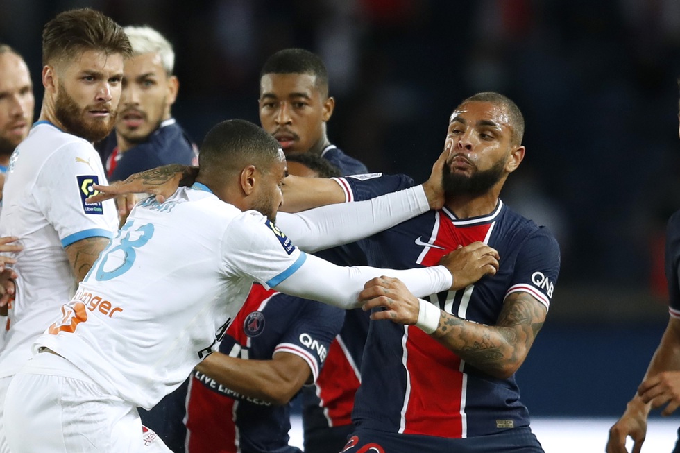 Xem khoảnh khắc hỗn loạn cuối trận PSG và Neymar nhận thẻ đỏ phút 99 - Ảnh 1. Xem khoảnh khắc hỗn loạn cuối trận PSG và Neymar nhận thẻ đỏ phút 99 - Ảnh 1.