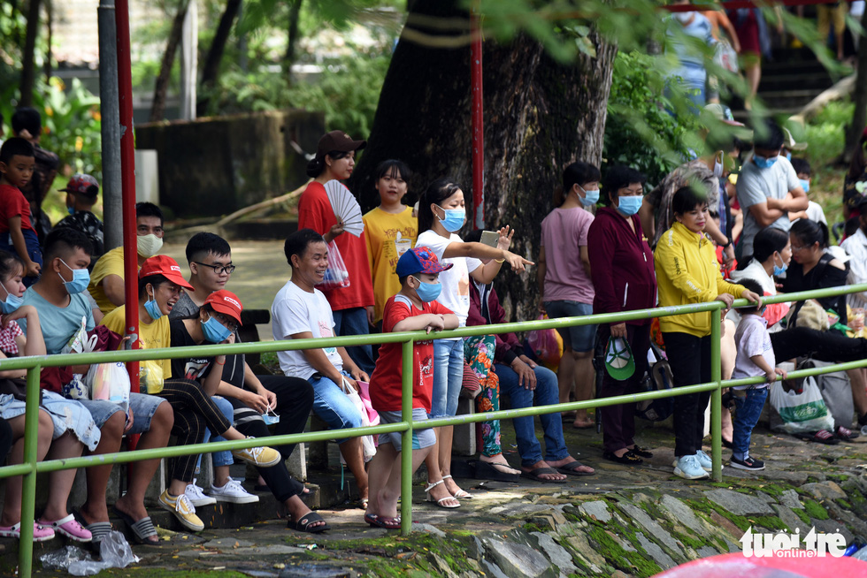 The Saigon Zoo and Botanical Gardens are full of visitors to the ceremony - Photo 1.