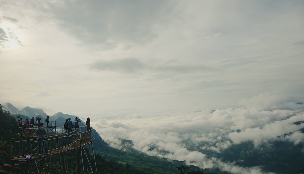 Hang Kia - thiên đường đón hàng trăm người dậy sớm - Ảnh 7. Hang Kia - thiên đường đón hàng trăm người dậy sớm - Ảnh 7.