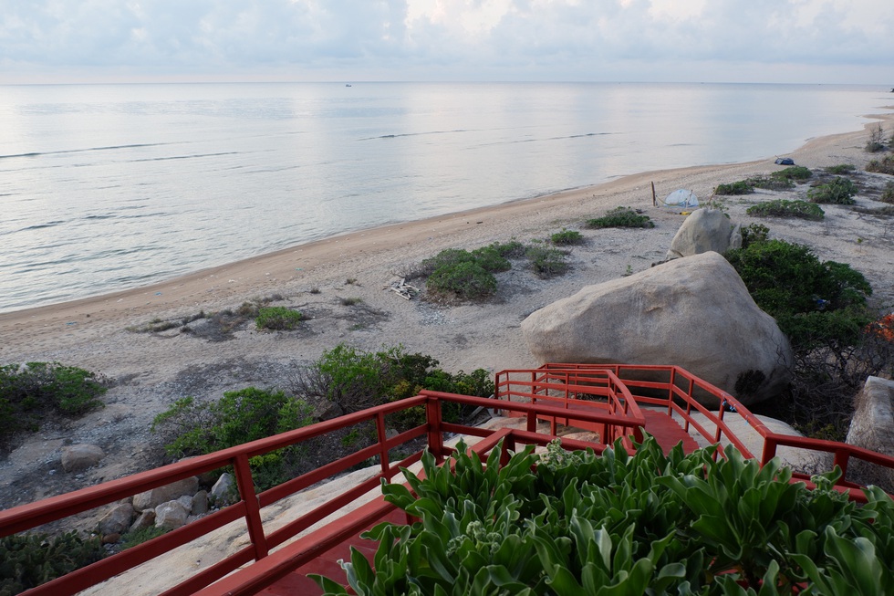 Ngắm ngôi nhà Anh hùng xây trên vách đá Ninh Thuận - Ảnh 9. Ngắm ngôi nhà Anh hùng xây trên vách đá Ninh Thuận - Ảnh 9.