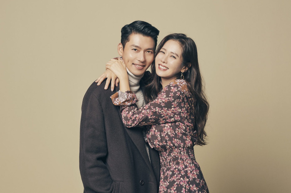 Dispatch tung bằng chứng hẹn hò của cặp đôi Son Ye Jin và Hyun Bin