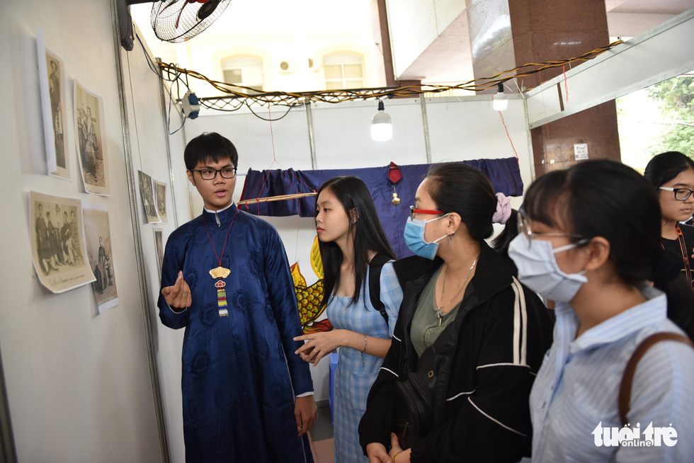 Young Saigon people enjoy participating in the ancient festival - Photo 4.