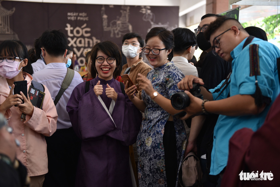 Bạn trẻ Sài Gòn thích thú tham gia ngày hội cổ phục - Ảnh 6.