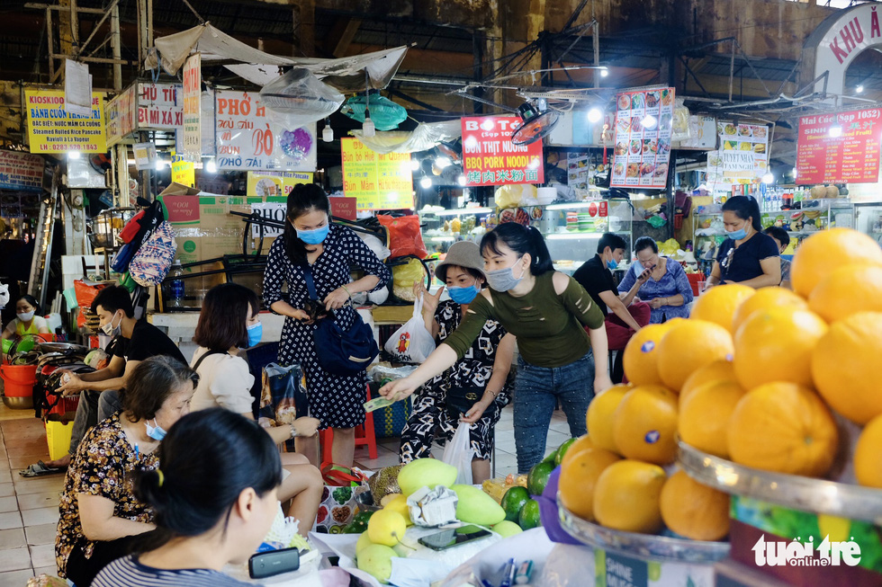 Giap Tet, acquaintances come to support Ben Thanh's small business - Photo 10.