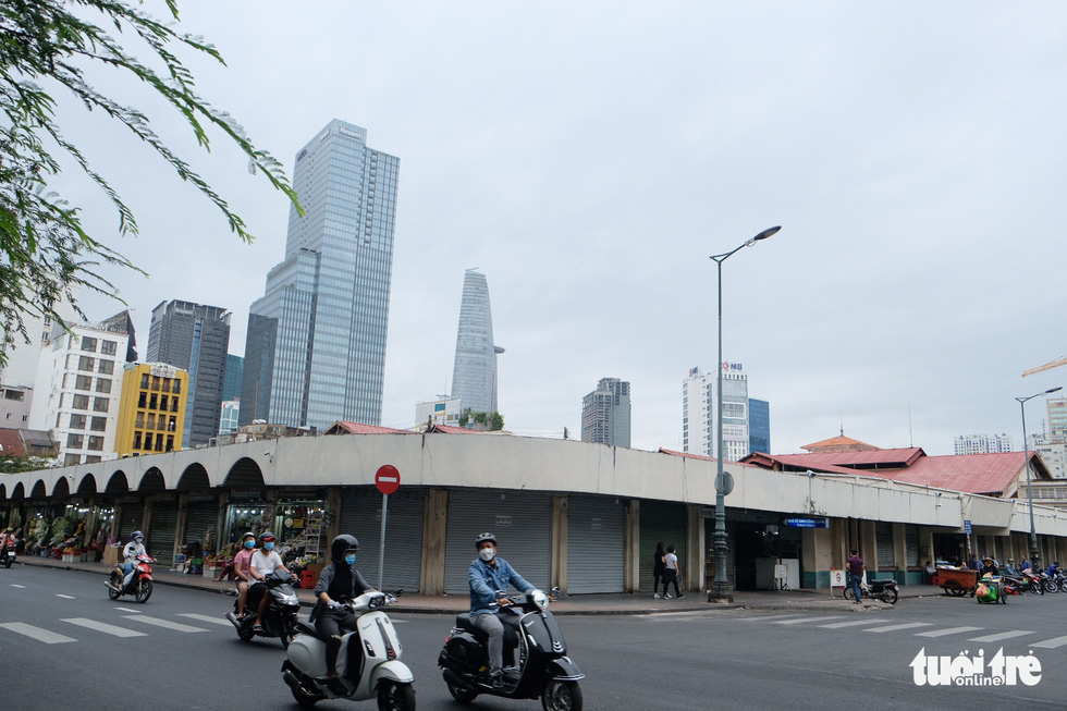 Giap Tet, customers come to support Ben Thanh market - Photo 3.