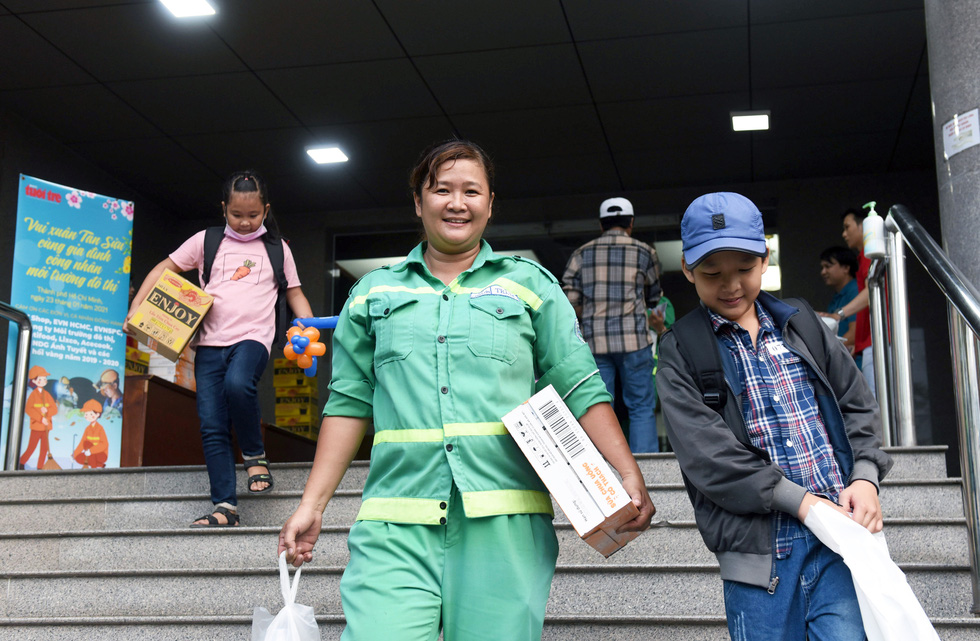 Nghệ nhân dân gian, cao thủ nấu phở ‘dâng mỹ vị’ cho công nhân môi trường - Ảnh 6. Nghệ nhân dân gian, cao thủ nấu phở ‘dâng mỹ vị’ cho công nhân môi trường - Ảnh 6.