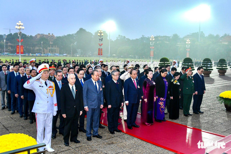Lãnh đạo Đảng, Nhà nước vào lăng viếng Chủ tịch Hồ Chí Minh, tưởng niệm các anh hùng liệt sĩ - Ảnh 5.