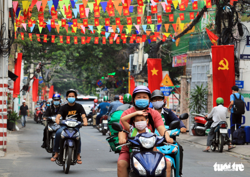 TP.HCM rợp cờ đỏ sao vàng chào mừng Đại hội lần thứ XIII của Đảng - Ảnh 5.