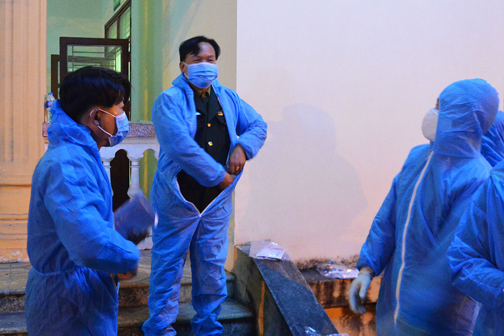 Hơn 7.000 y, bác sĩ Quảng Ninh chống dịch, nhiều người làm việc liên tục 10-20 tiếng - Ảnh 2.