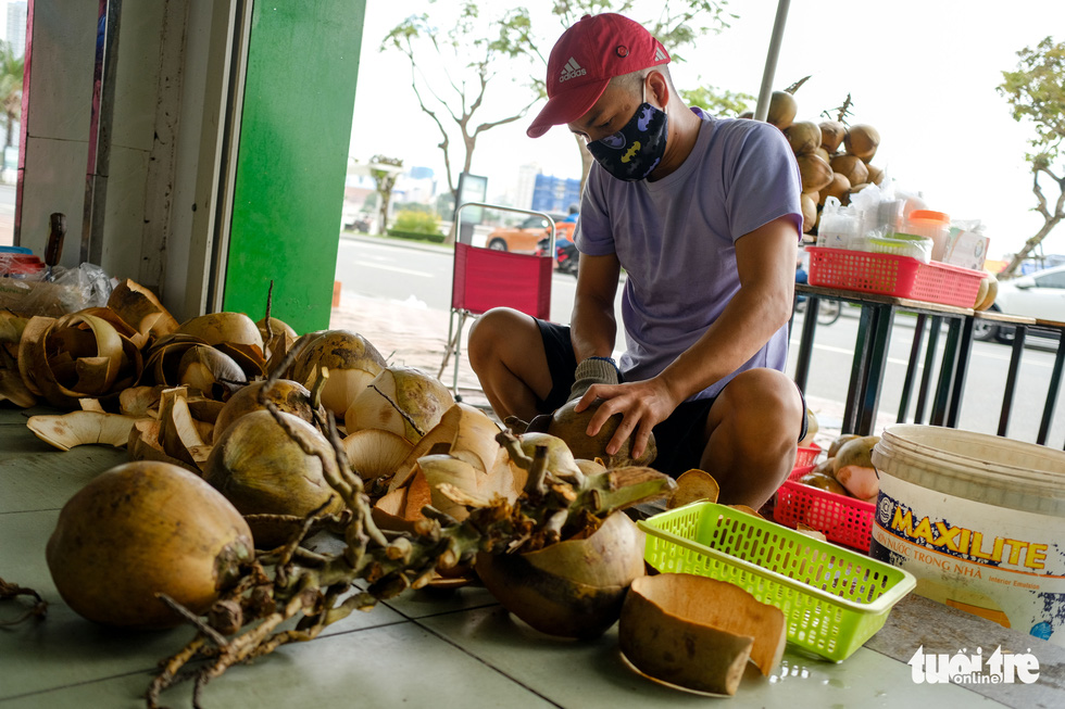 Hàng quán Đà Nẵng lau dọn đồ nghề trước ngày mở cửa bán tại chỗ 16-10 - Ảnh 5.