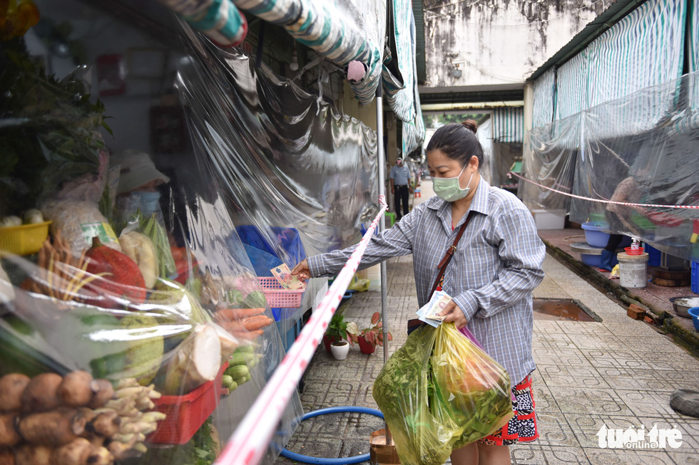 Image of Ben Thanh market reopening - Photo 3.