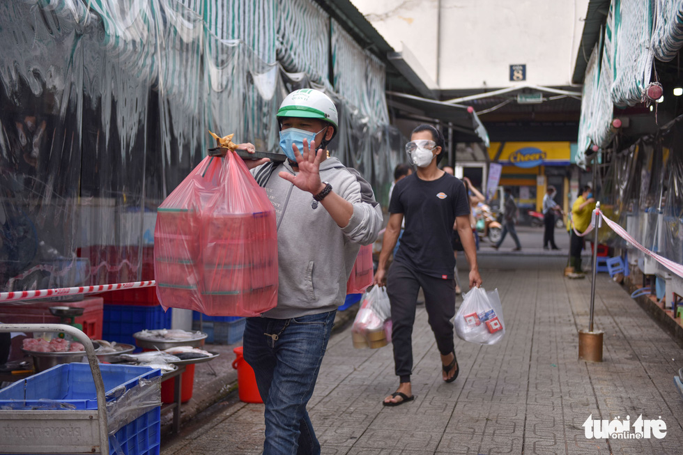 Image of Ben Thanh market reopening - Photo 5.