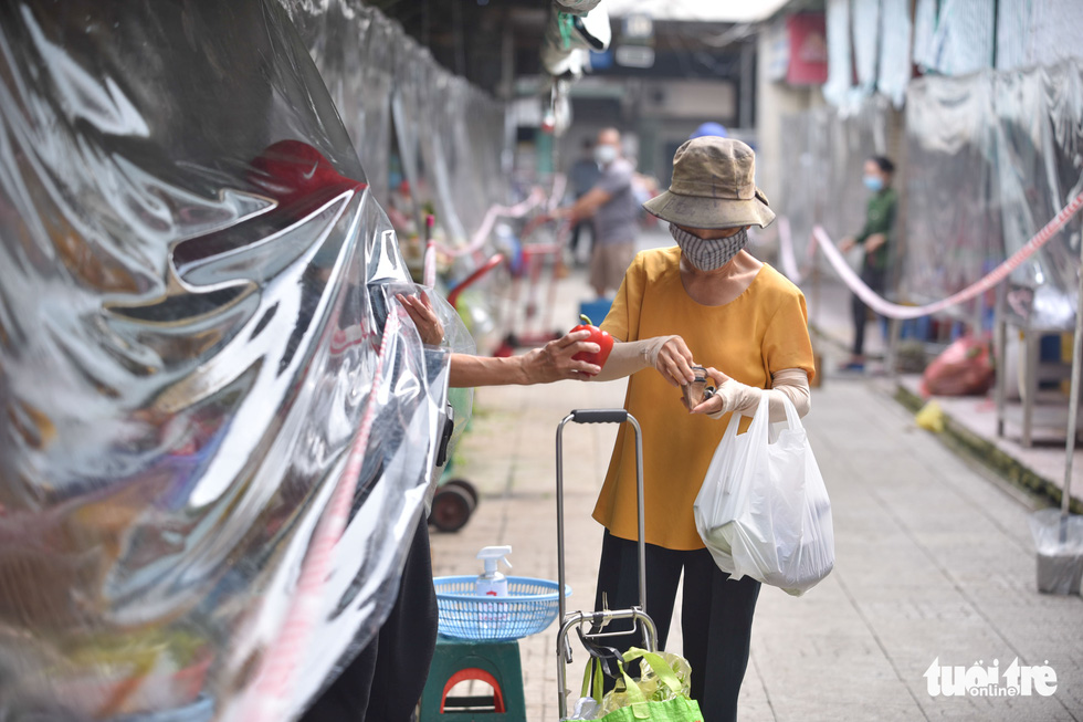 Image of Ben Thanh market reopening - Photo 4.