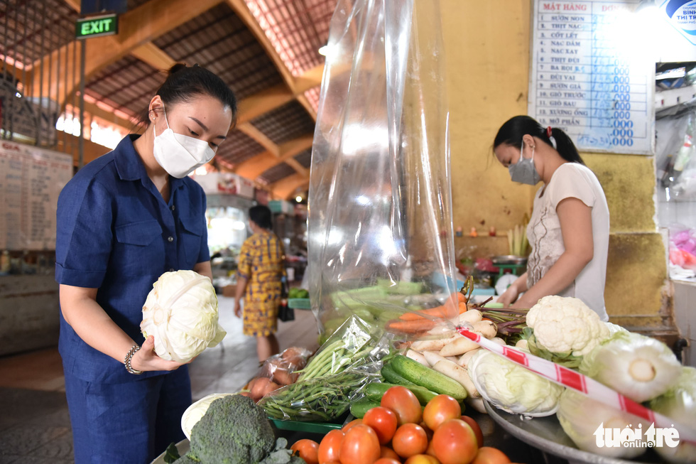 Image of Ben Thanh market reopening - Photo 1.
