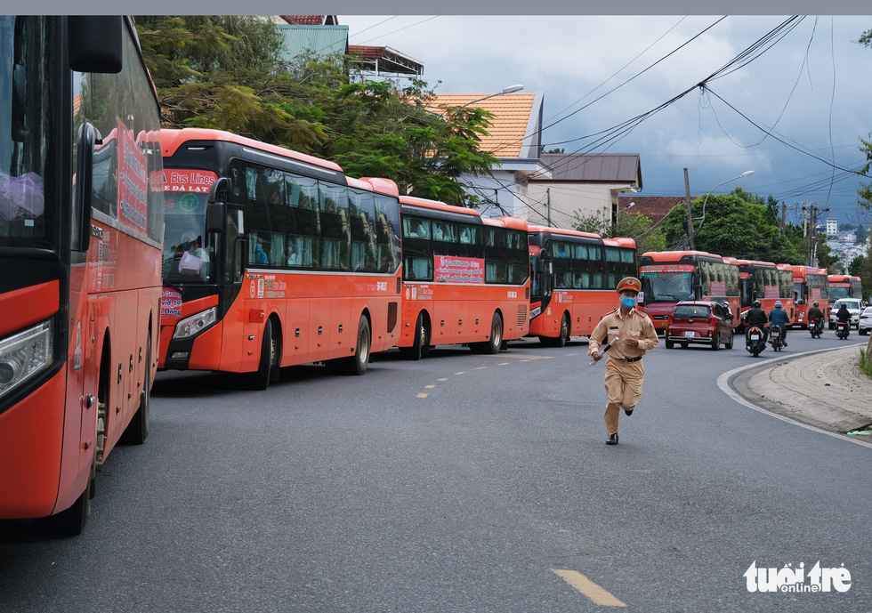 Đón bà con về, thấy vui trong lòng - Ảnh 12.