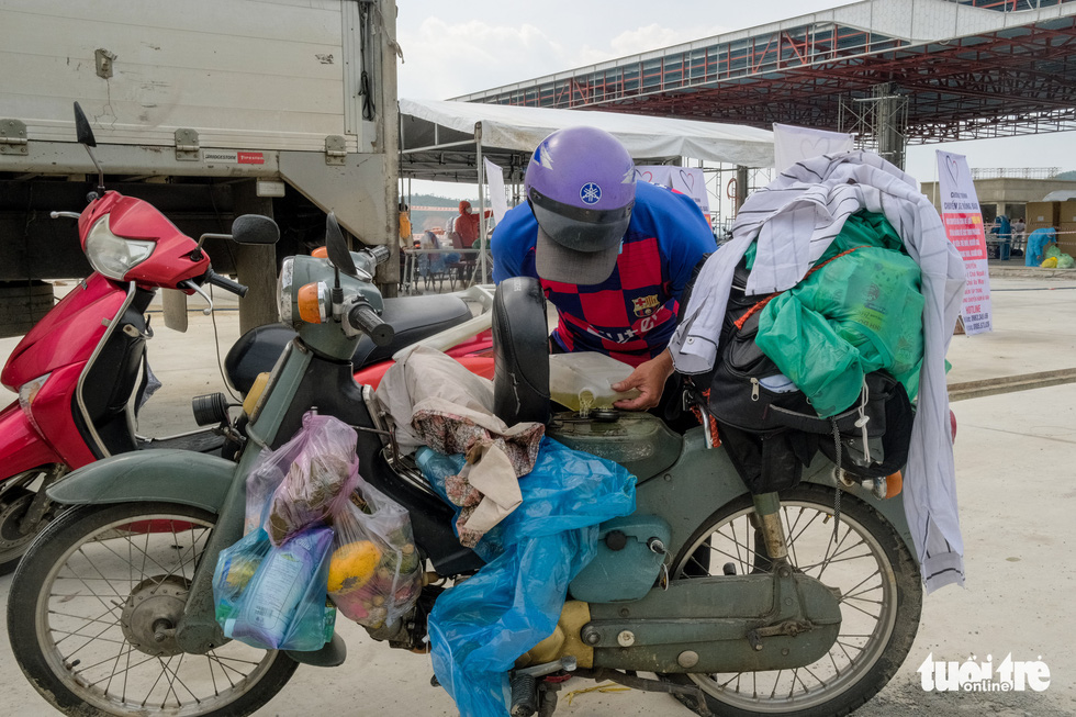 Hàng ngàn phần quà đang chờ bà con hồi hương đi qua Đà Nẵng - Ảnh 7.