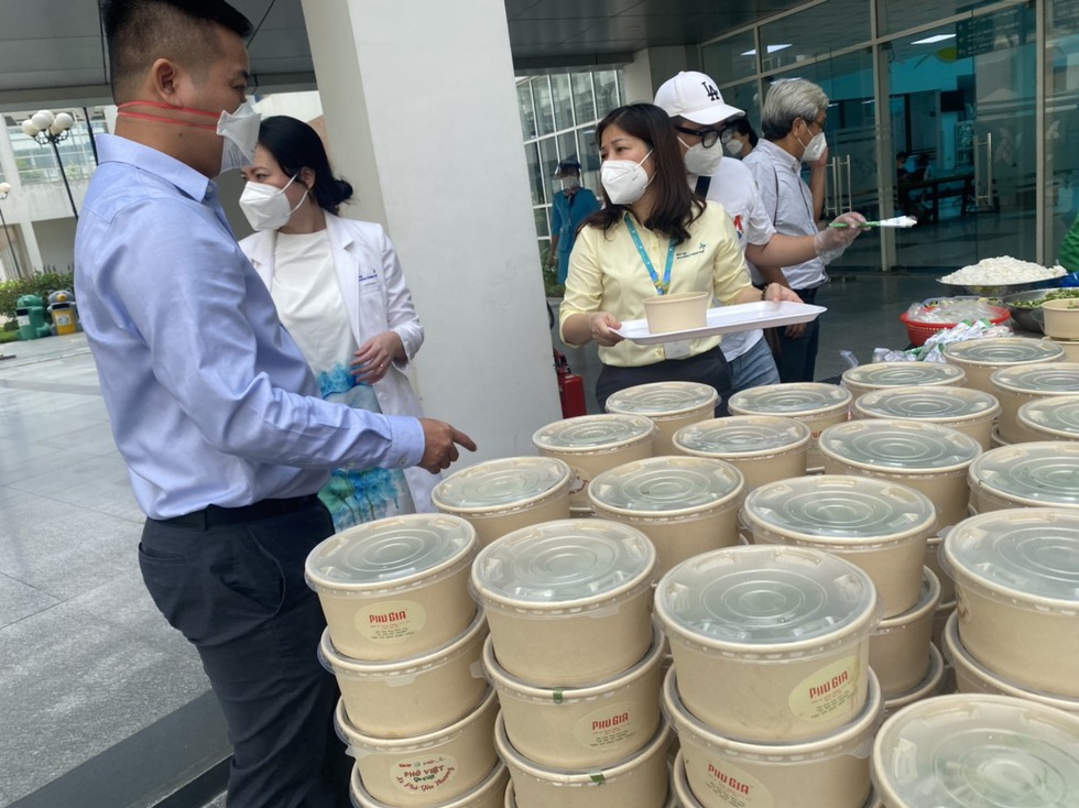 ‘Xe phở yêu thương’ đến với bệnh nhi: Phở ngon quá mẹ ơi - Ảnh 13. ‘Xe phở yêu thương’ đến với bệnh nhi: Phở ngon quá mẹ ơi - Ảnh 13.