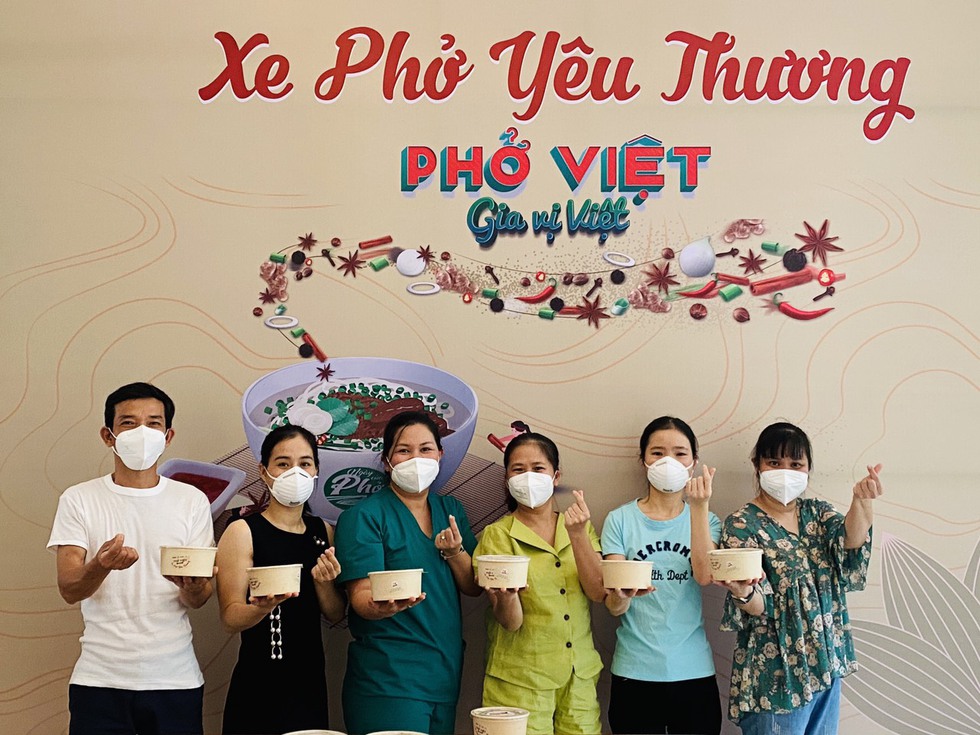 1.400 suất phở yêu thương dành tặng bệnh viện tuyến cuối - Ảnh 10. 1.400 suất phở yêu thương dành tặng bệnh viện tuyến cuối - Ảnh 10.