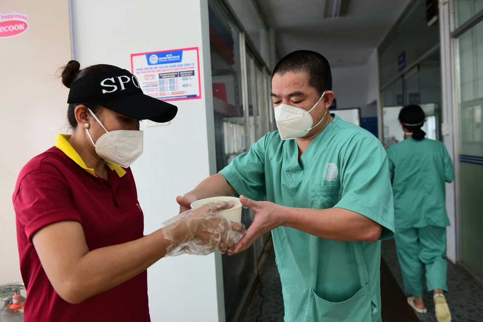 1.400 suất phở yêu thương dành tặng bệnh viện tuyến cuối - Ảnh 3. 1.400 suất phở yêu thương dành tặng bệnh viện tuyến cuối - Ảnh 3.