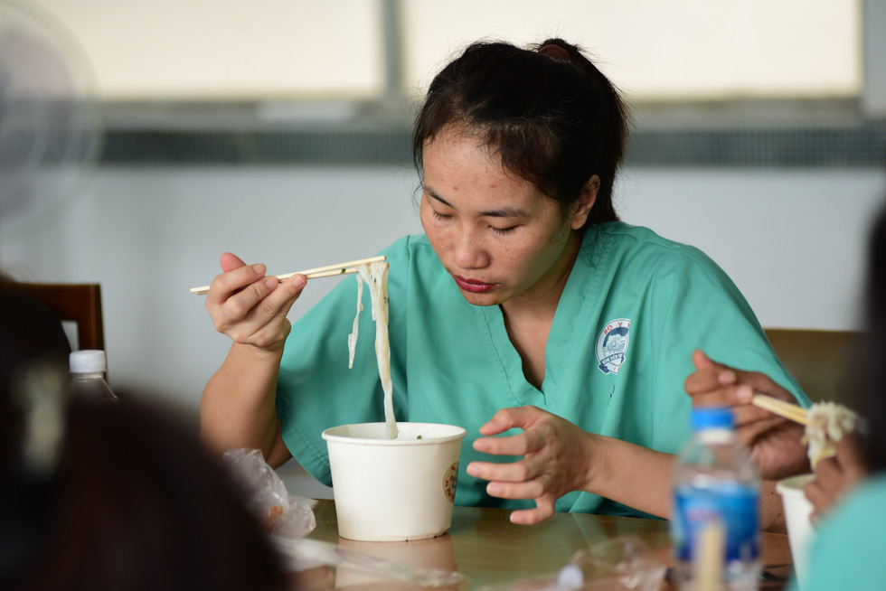 1.400 suất phở yêu thương dành tặng bệnh viện tuyến cuối - Ảnh 8. 1.400 suất phở yêu thương dành tặng bệnh viện tuyến cuối - Ảnh 8.