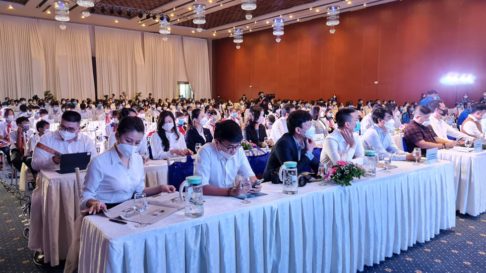 302 suất học bổng Tiếp sức đến trường trao tặng học sinh, tân sinh viên Phú Yên - Ảnh 3.