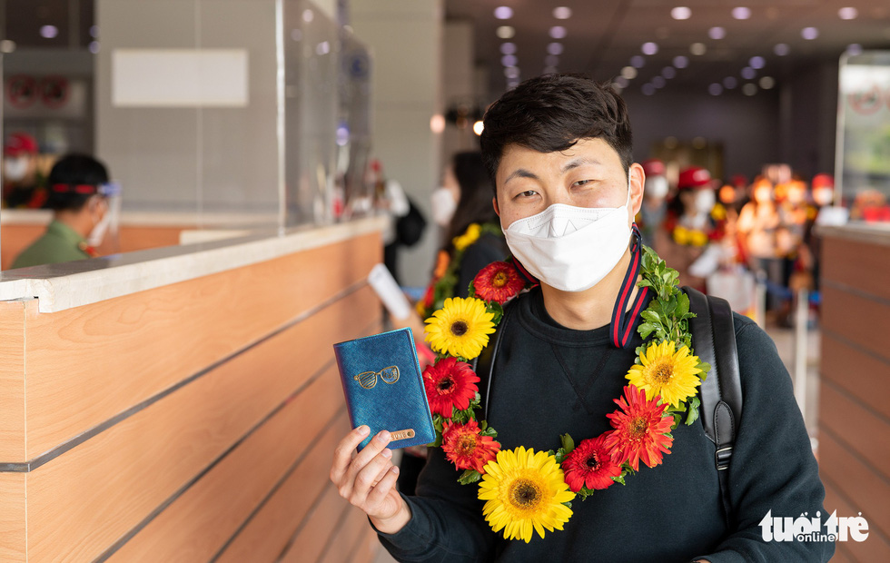 Hơn 200 du khách Hàn Quốc rạng rỡ đặt chân đến Phú Quốc - Ảnh 9.