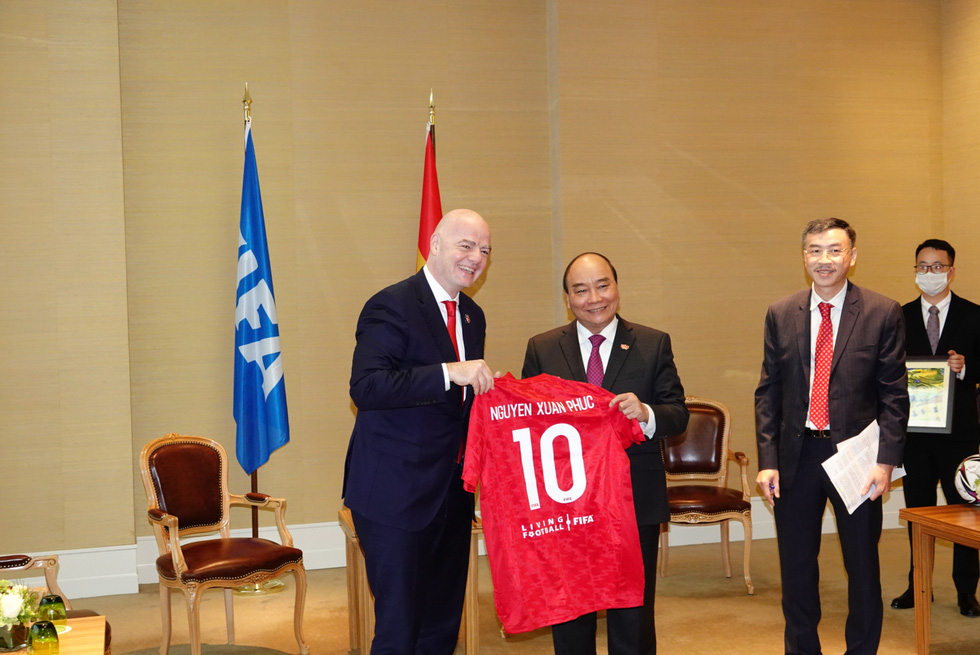 Chủ tịch nước Nguyễn Xuân Phúc gặp Chủ tịch FIFA Gianni Infatino - Ảnh 7.