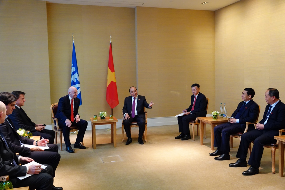Chủ tịch nước Nguyễn Xuân Phúc gặp Chủ tịch FIFA Gianni Infatino - Ảnh 4. Chủ tịch nước Nguyễn Xuân Phúc gặp Chủ tịch FIFA Gianni Infatino - Ảnh 4.