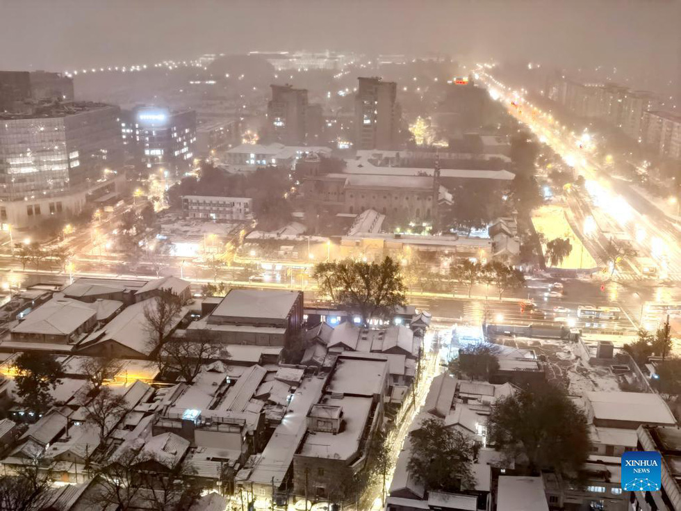 Tuyết đầu mùa ở Bắc Kinh đến sớm, nhiệt độ xuống thấp kỷ lục trong 10 năm - Ảnh 1.