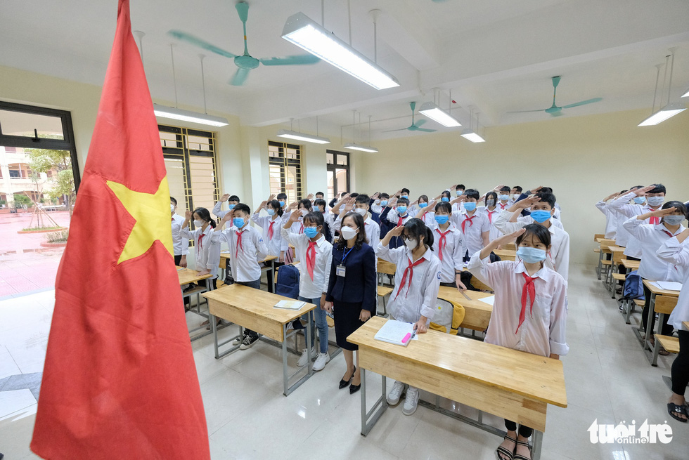 Những học sinh đầu tiên của Hà Nội trở lại trường sau 6 tháng nghỉ học - Ảnh 5.