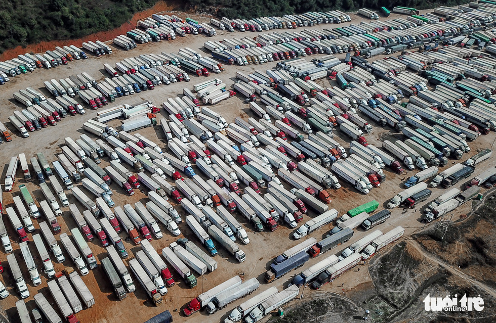 Gần 5.000 xe container nằm la liệt ở cửa khẩu, tài xế khóc ròng vì nông sản kẹt cứng - Ảnh 8.