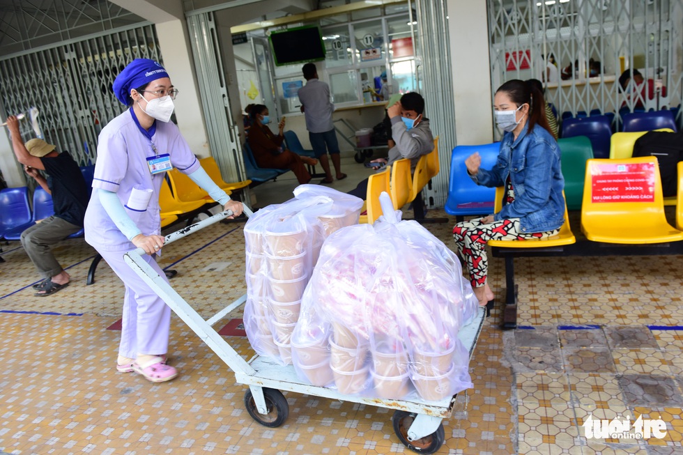 Sáng 3-12, hơn 2.000 suất phở yêu thương tặng Bệnh viện Ung bướu - Ảnh 8.