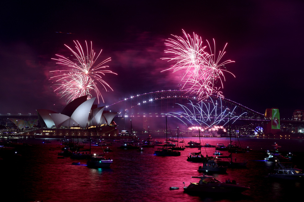 Thế giới đón giao thừa 2021: Pháo hoa thắp sáng Sydney lần đầu tiên sau 2 năm - Ảnh 2.