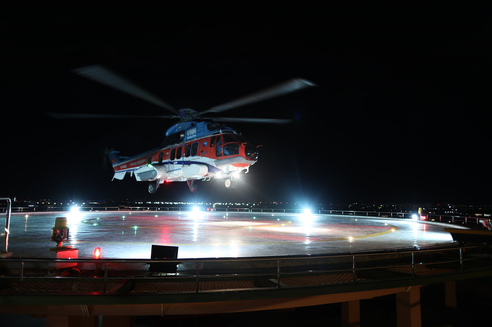 14 chuyến bay trực thăng huấn luyện cấp cứu xuyên đêm trên nóc Bệnh viện Quân y 175 - Ảnh 5.