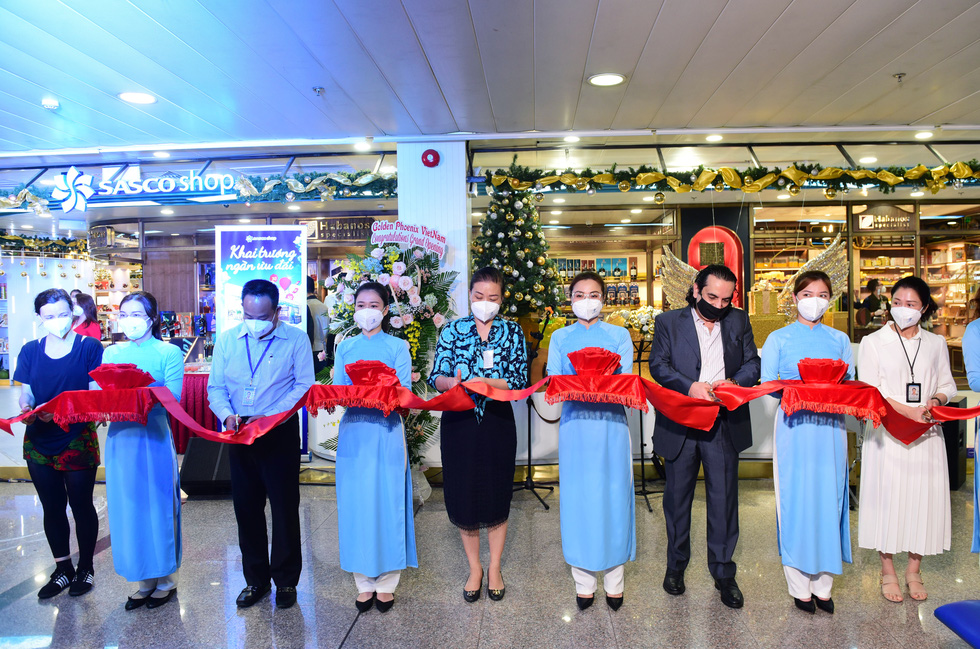 Khu mua sắm SASCO SHOP lớn nhất sân bay Tân Sơn Nhất chính thức đón khách - Ảnh 2.