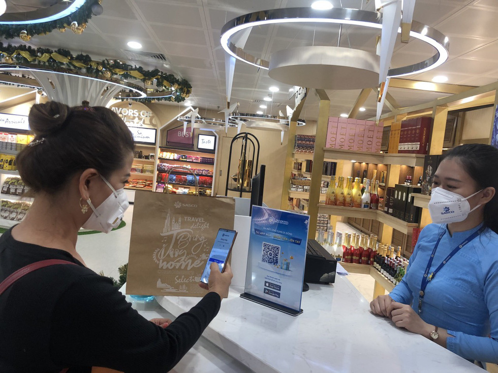 Khu mua sắm SASCO SHOP lớn nhất sân bay Tân Sơn Nhất chính thức đón khách - Ảnh 3.