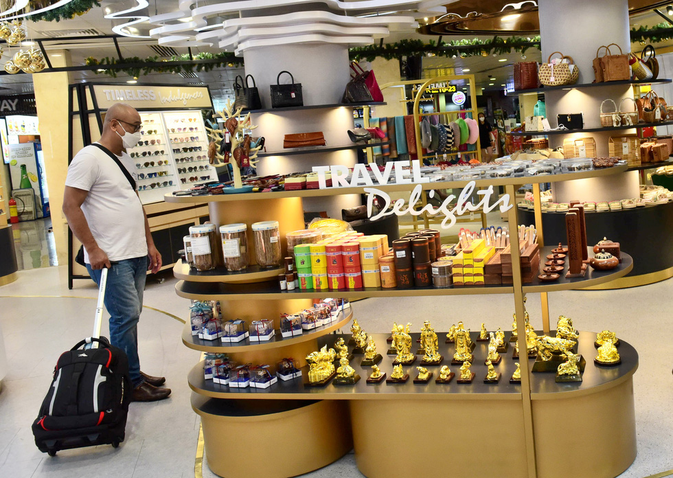 Khu mua sắm SASCO SHOP lớn nhất sân bay Tân Sơn Nhất chính thức đón khách - Ảnh 5.