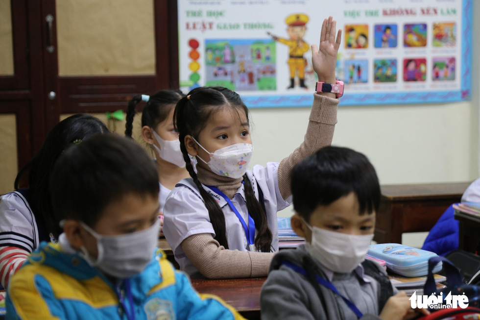 Học sinh lớp 1 Đà Nẵng trực tiếp đến trường sau đợt dịch, xúc động như ngày tựu trường - Ảnh 15.