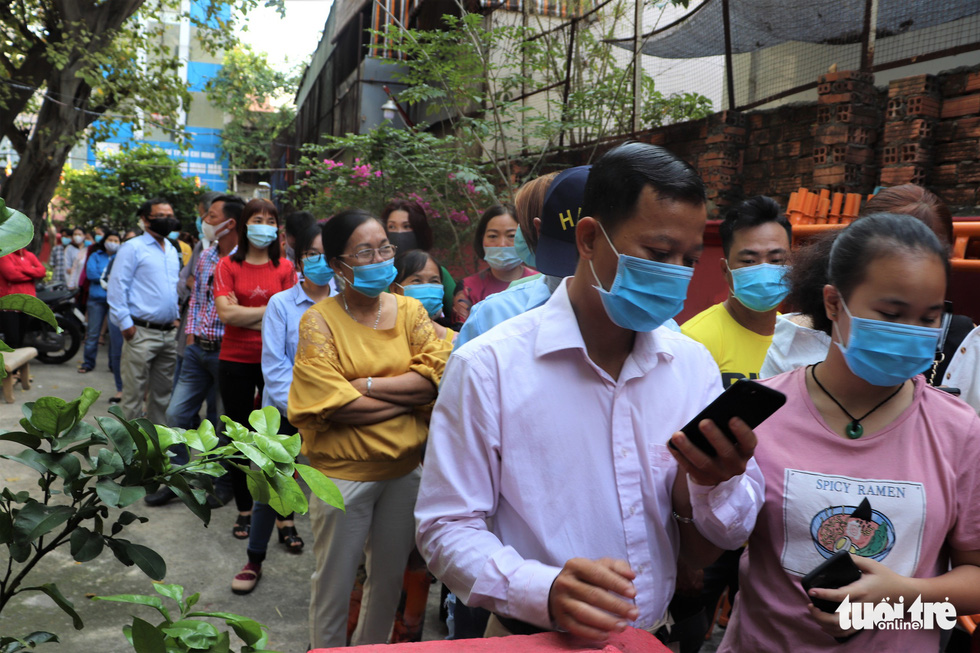 People in 3 regions go to pagoda ceremony on the morning of the 1st, Tan Suu year bridge without COVID - Photo 8.